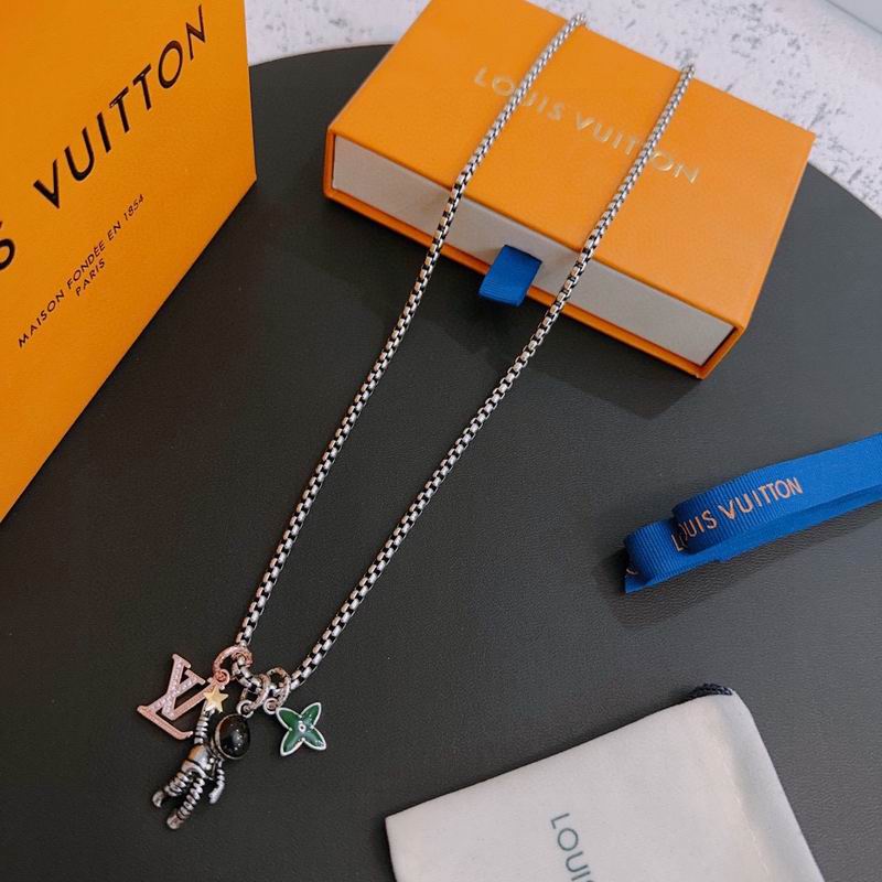 LV Necklace 02lyr18